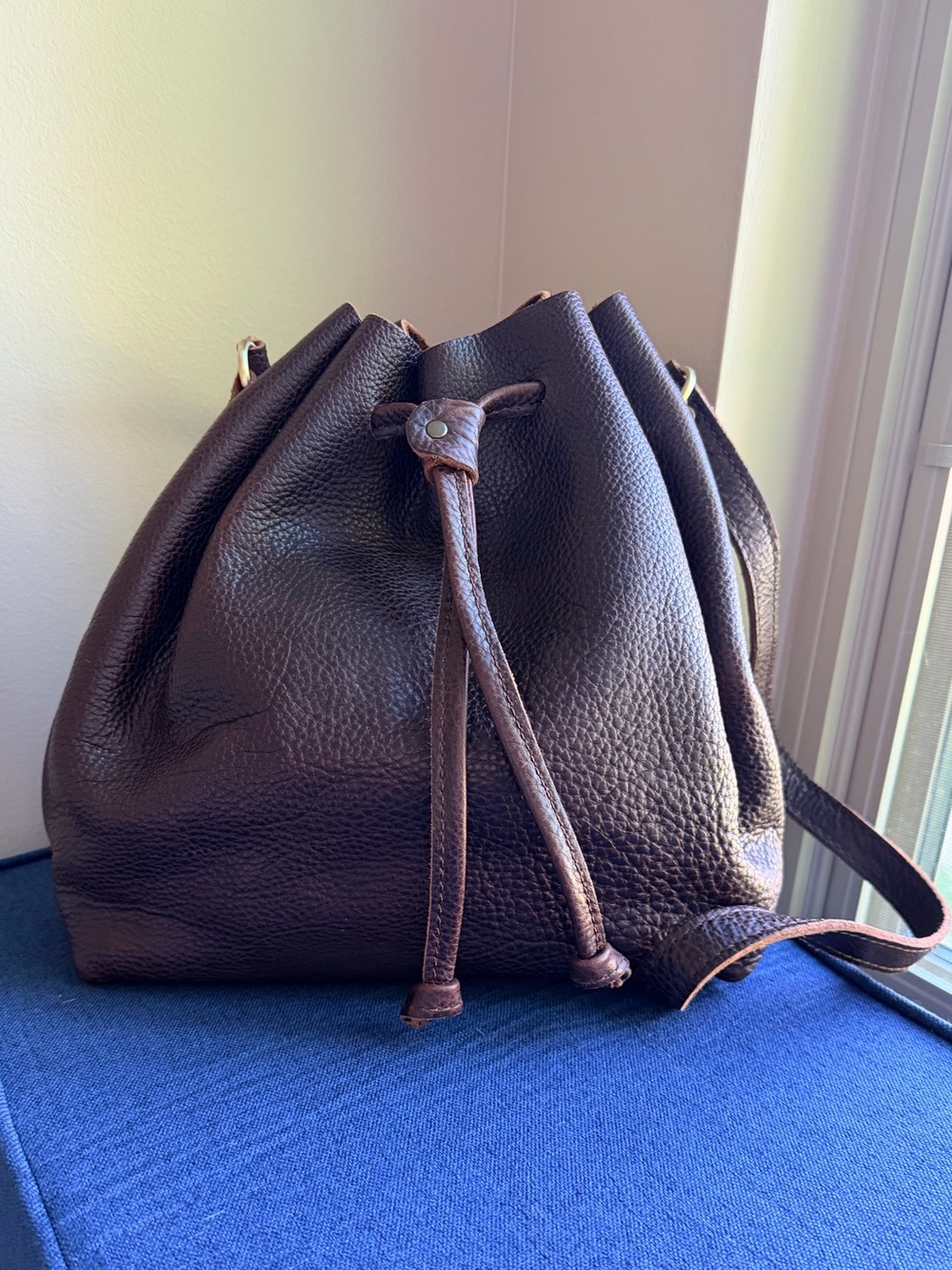 BNNU Portland Leather bucket bag - Coldbrew